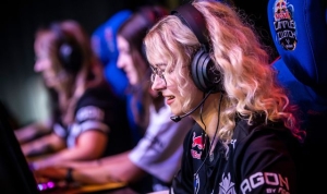 The female gamers competing for thousands of pounds at first event of its kind in UK