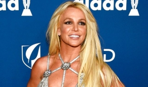 Britney Spears says paramedics turned up &#039;illegally&#039; after twisting her ankle at Chateau Marmont