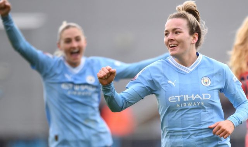 Lauren Hemp signs Manchester City contract extension