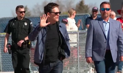 Kevin Bacon visits scene of Footloose four decades later