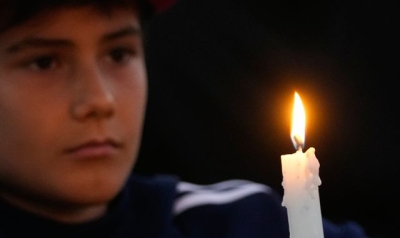 Sydney stabbings attack: Hundreds of mourners gather at candlelight vigil
